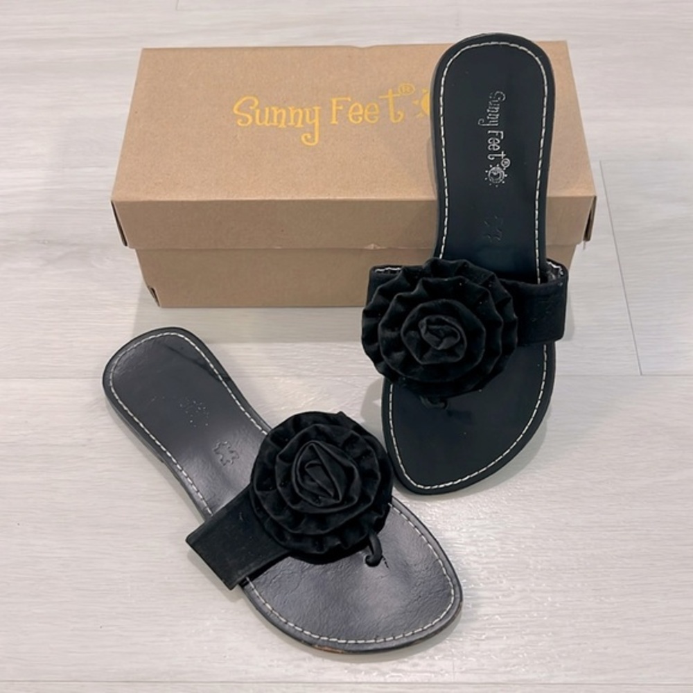 Sunny Feet Rosette Flip Flop in Black 8